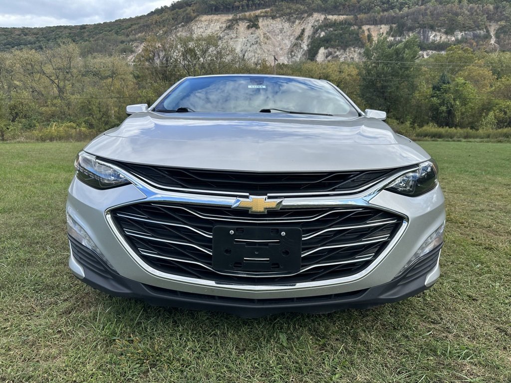 2022 Chevrolet Malibu photo 2