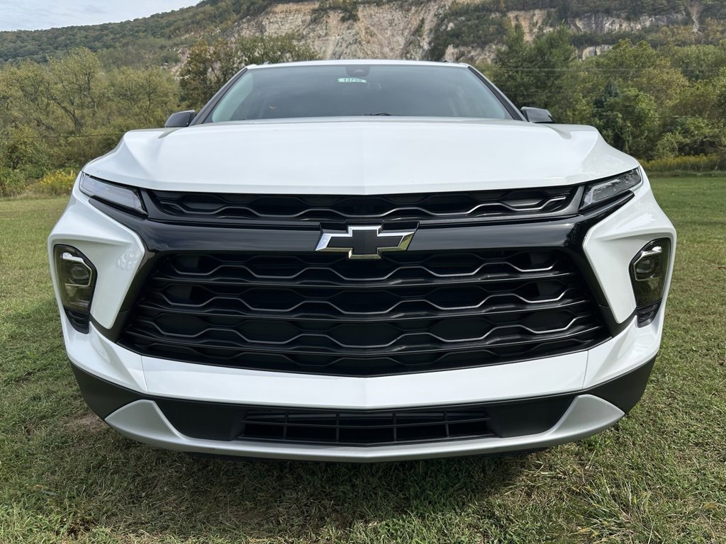2025 Chevrolet Blazer 2LT photo 2