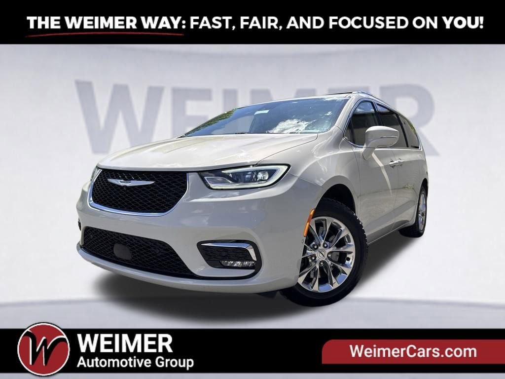 2021 Chrysler Pacifica Touring L's photo