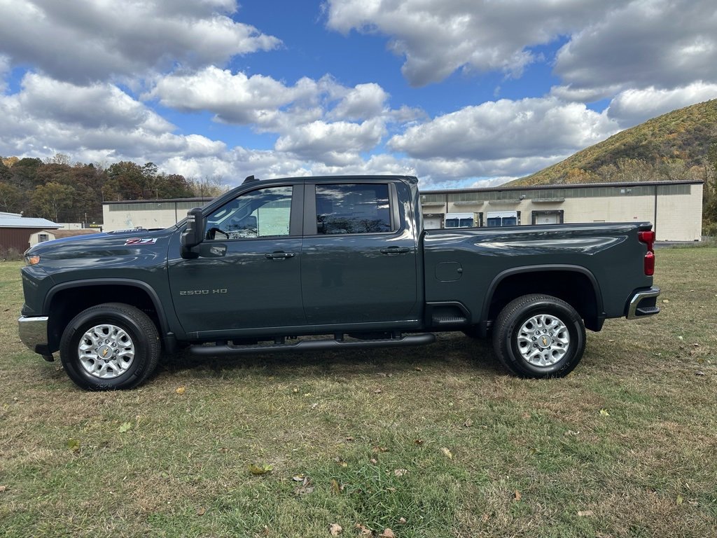 2026 Chevrolet Silverado 2500HD LT photo 3
