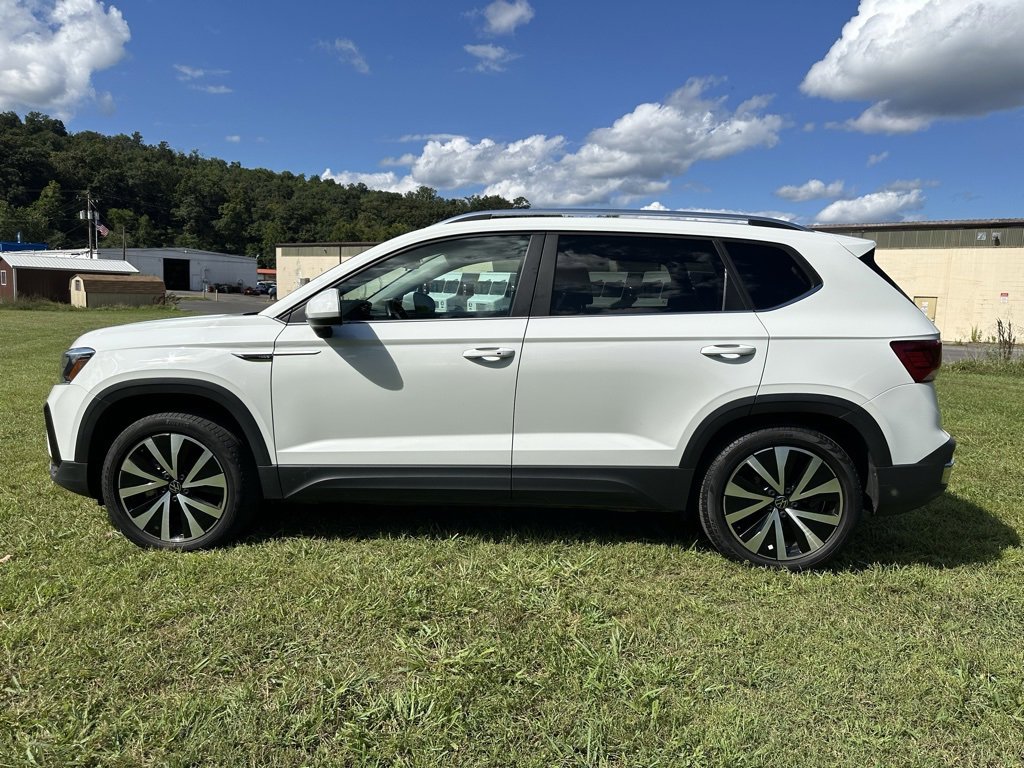 2023 Volkswagen Taos SE photo 4