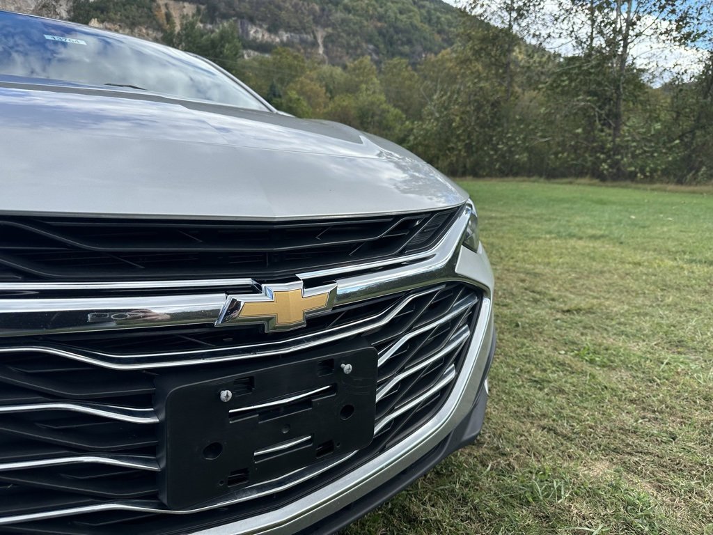 2022 Chevrolet Malibu photo 3