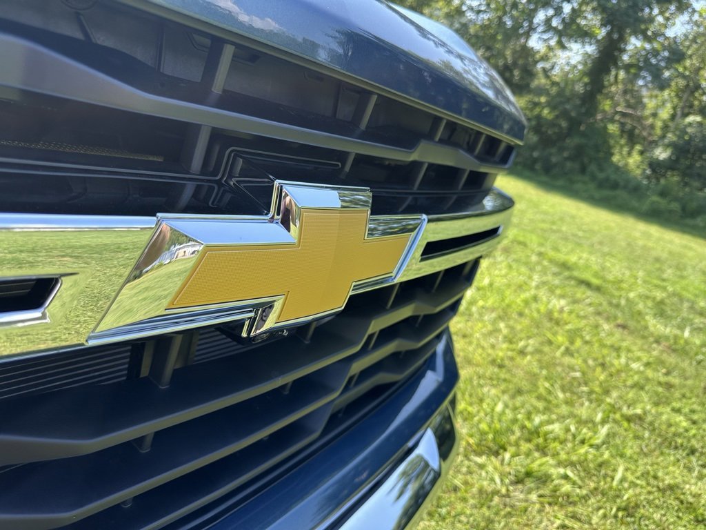 2025 Chevrolet Silverado 2500HD LT photo 3