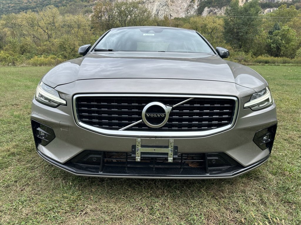 2019 Volvo S60 T6 AWD R-Design photo 2