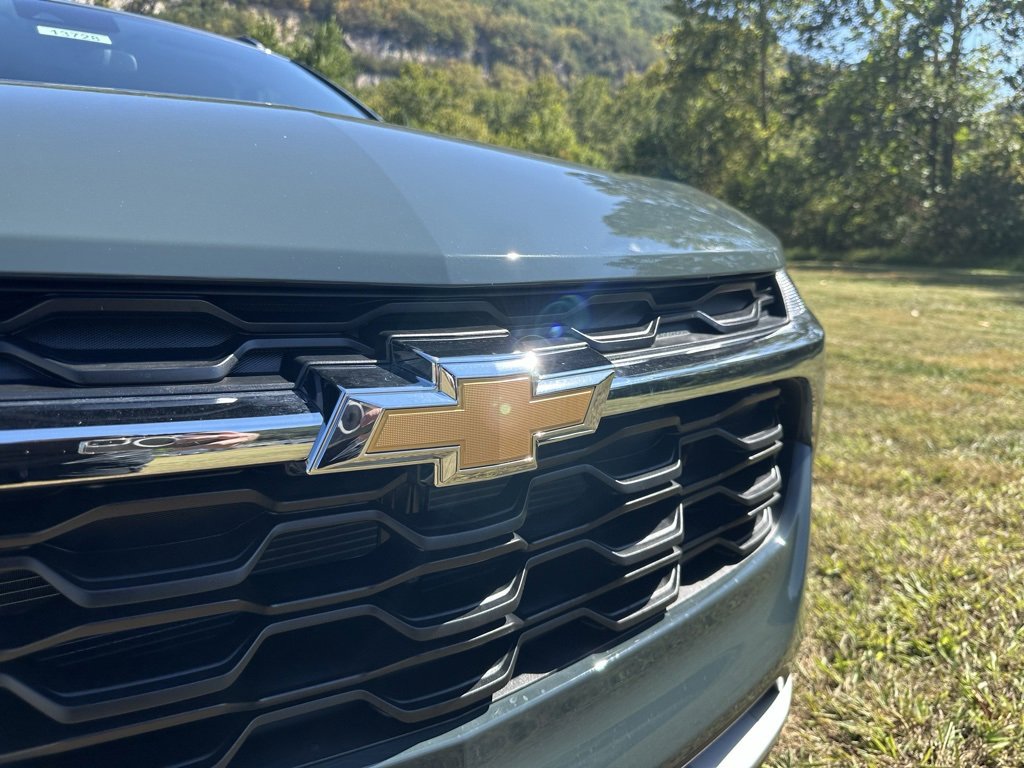 2025 Chevrolet Trax LT photo 3