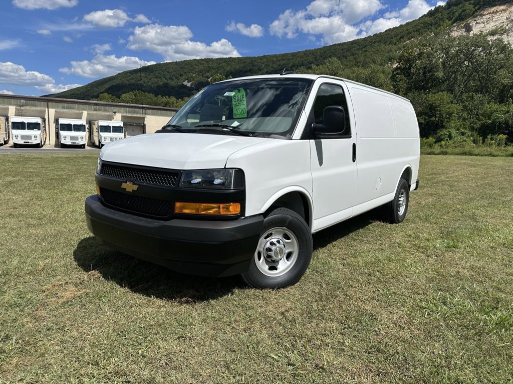 2025 Chevrolet Express Cargo 3500 WT