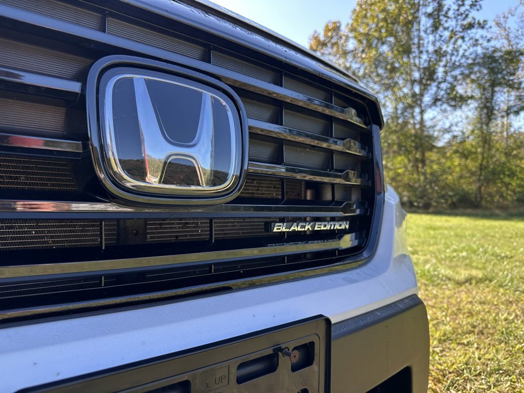 2023 Honda Ridgeline Black Edition photo 3