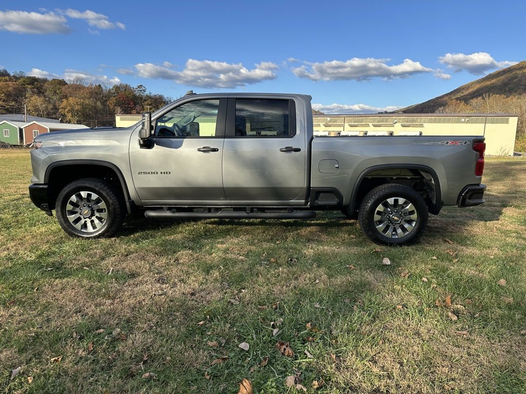 2026 Chevrolet Silverado 2500HD Custom photo 4