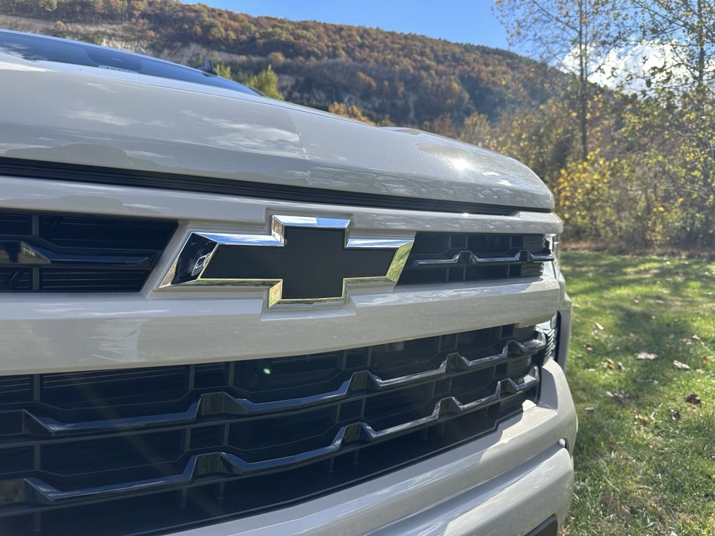 2026 Chevrolet Silverado 1500 RST photo 3