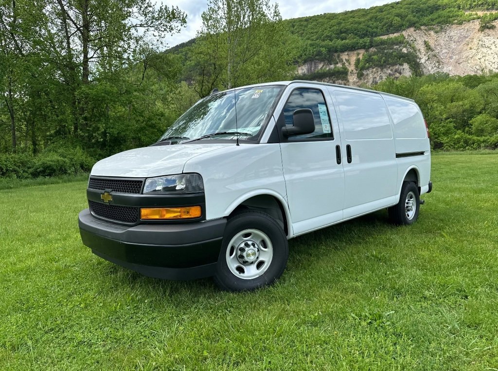 2025 Chevrolet Express Cargo Work Van's photo