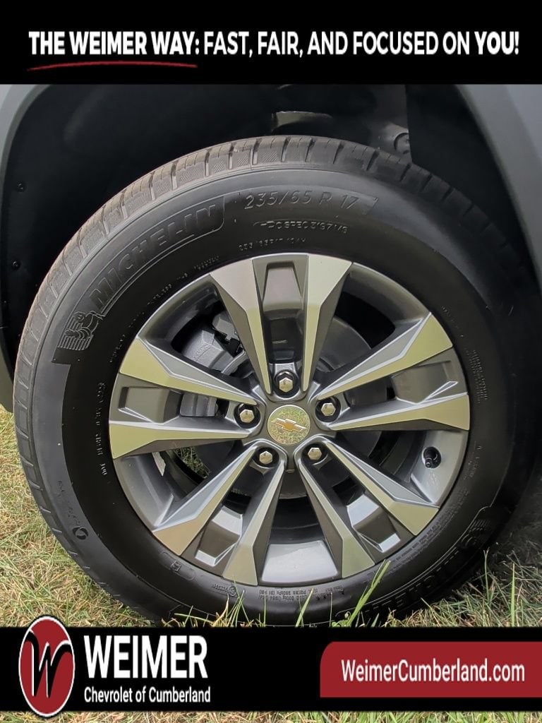 2027 Chevrolet Equinox LT - Photo 9