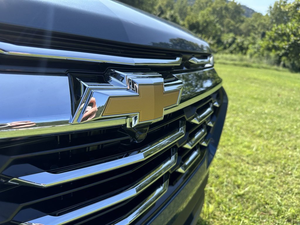 2026 Chevrolet Equinox LT photo 2