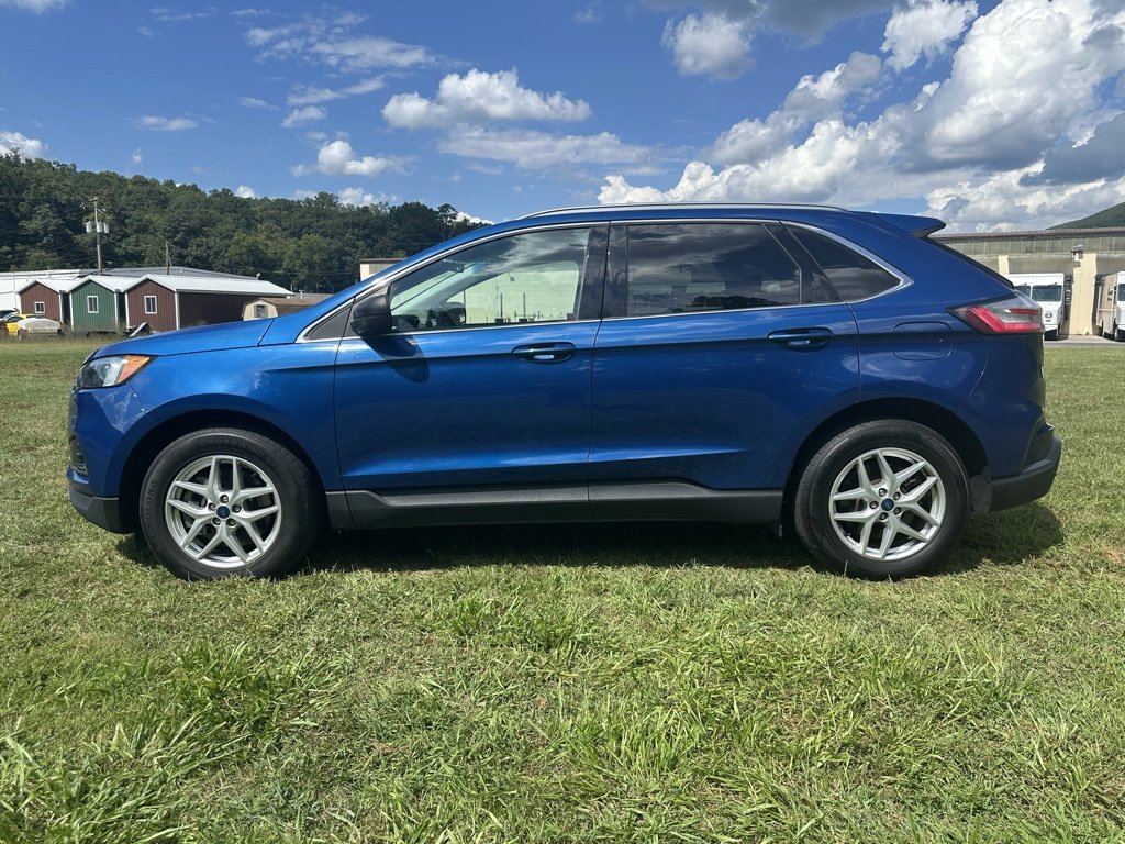 2022 Ford Edge SEL photo 3