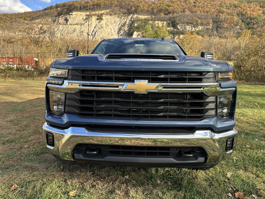2026 Chevrolet Silverado 2500HD LT photo 2