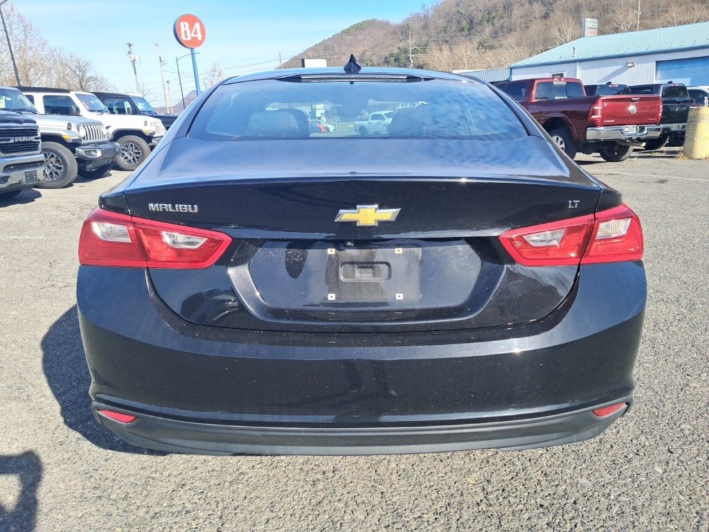 2023 Chevrolet Malibu 1LT photo 2