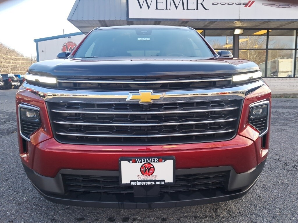 Used 2025 Chevrolet Traverse LT SUV