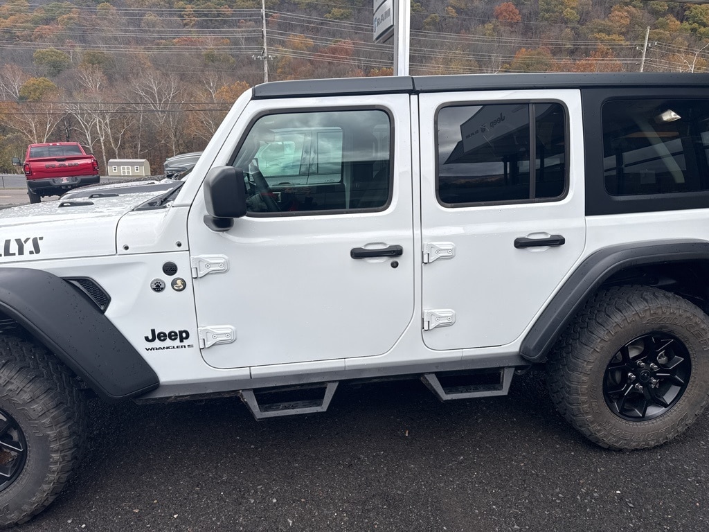 Used 2024 Jeep Wrangler Willys SUV
