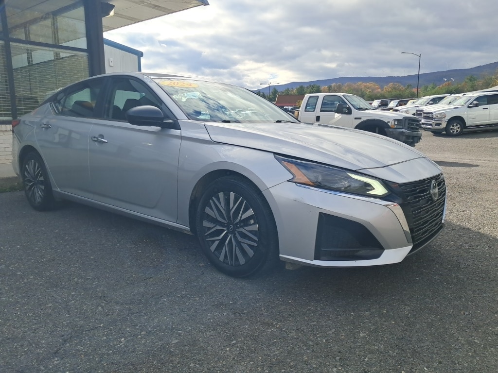Used 2024 Nissan Altima 2.5 SV Sedan