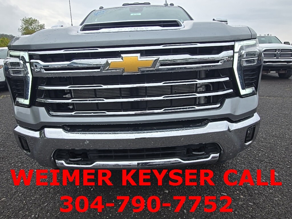 2024 Chevrolet Silverado 3500HD LTZ photo 3
