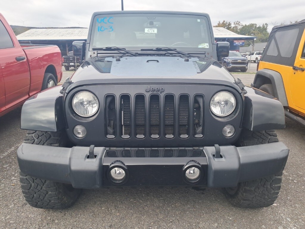 2014 Jeep Wrangler Unlimited Altitude photo 2