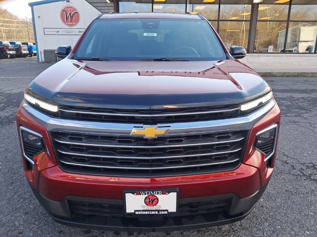 Used 2025 Chevrolet Traverse LT SUV