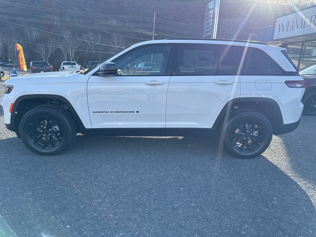 2025 Jeep Grand Cherokee Altitude photo 4