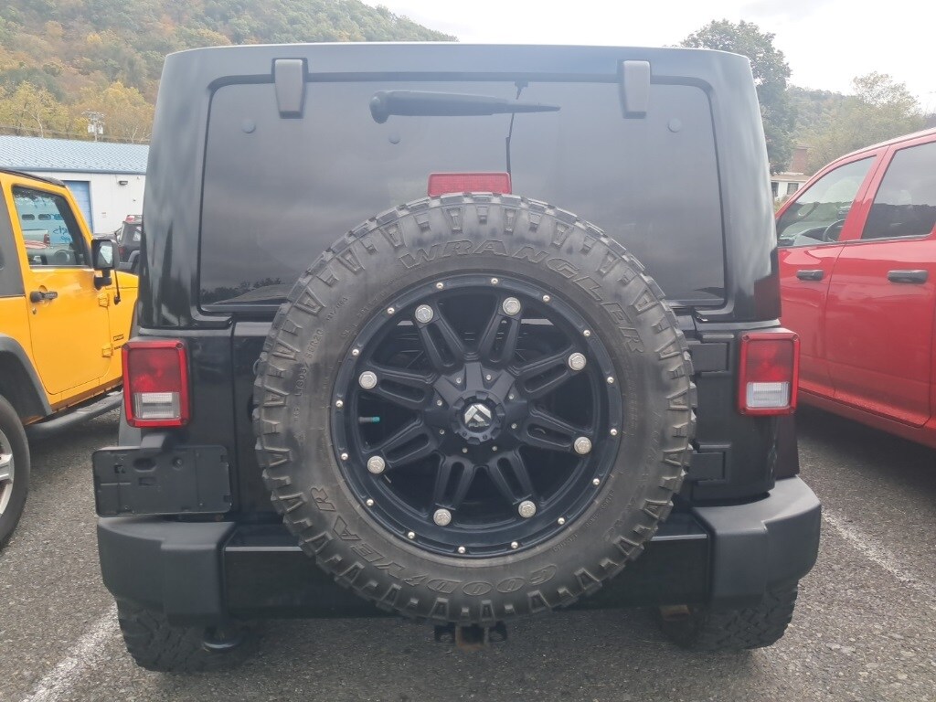 2014 Jeep Wrangler Unlimited Altitude photo 4