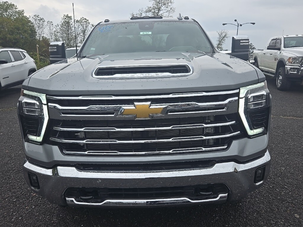 2024 Chevrolet Silverado 3500HD LTZ photo 2