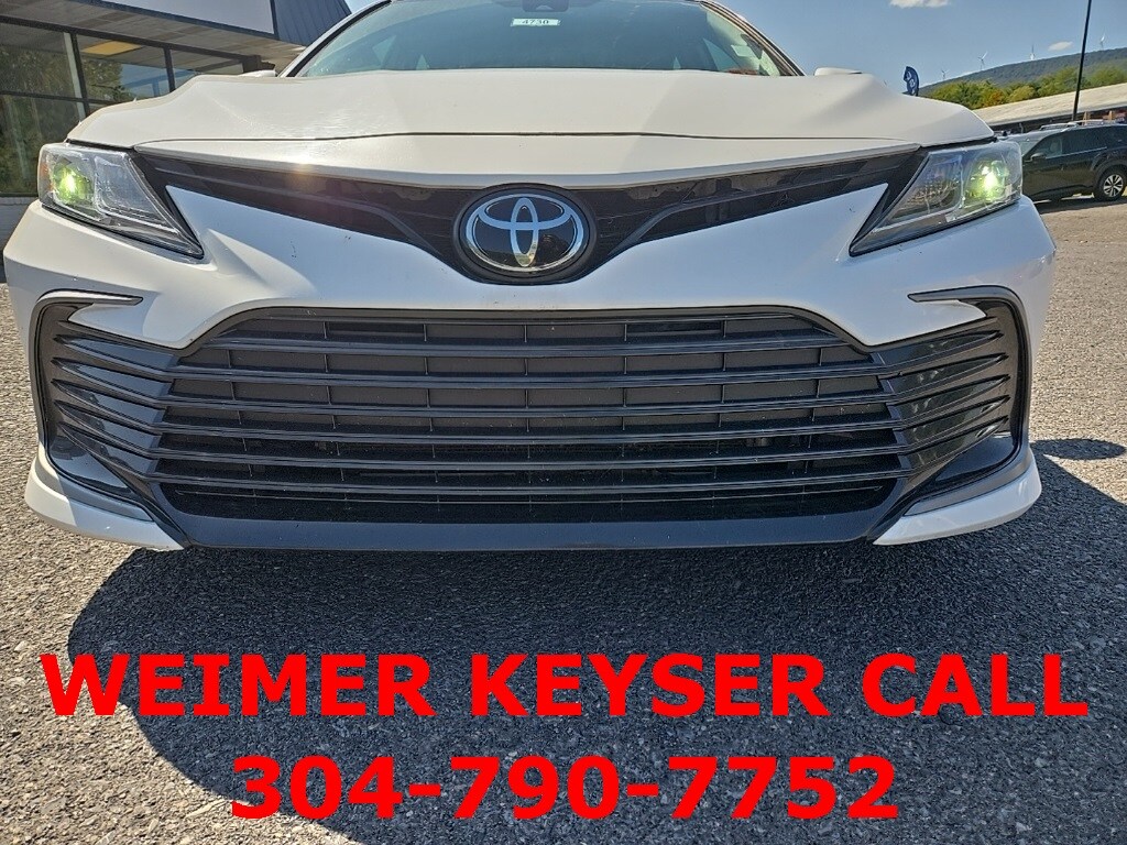 2023 Toyota Camry LE photo 3