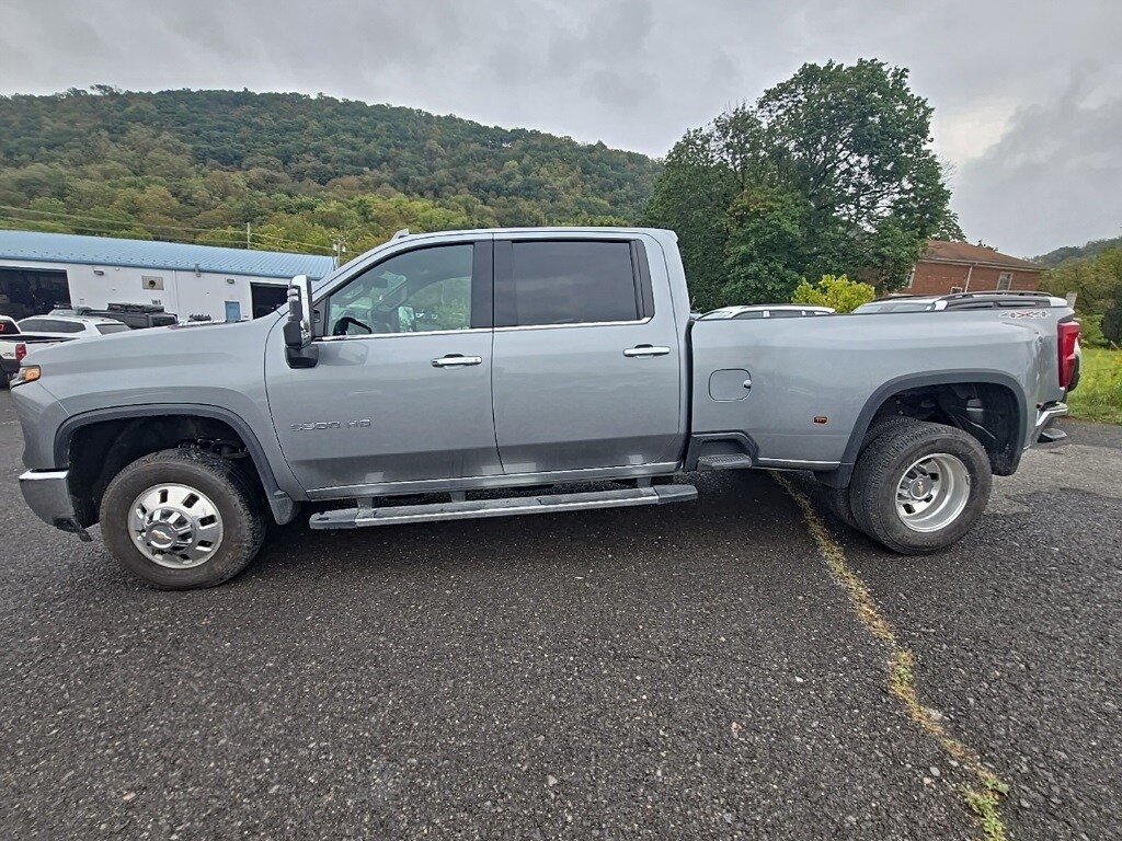 2024 Chevrolet Silverado 3500HD LTZ photo 4