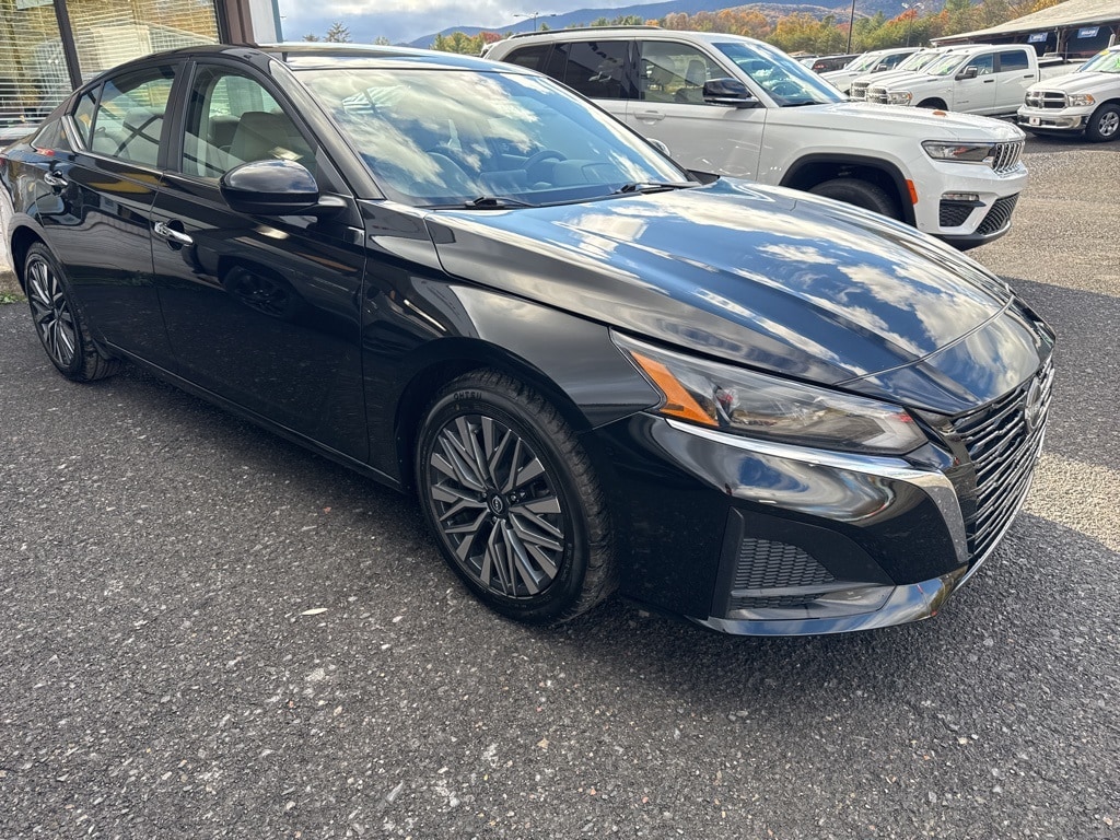 Used 2023 Nissan Altima 2.5 SV Sedan