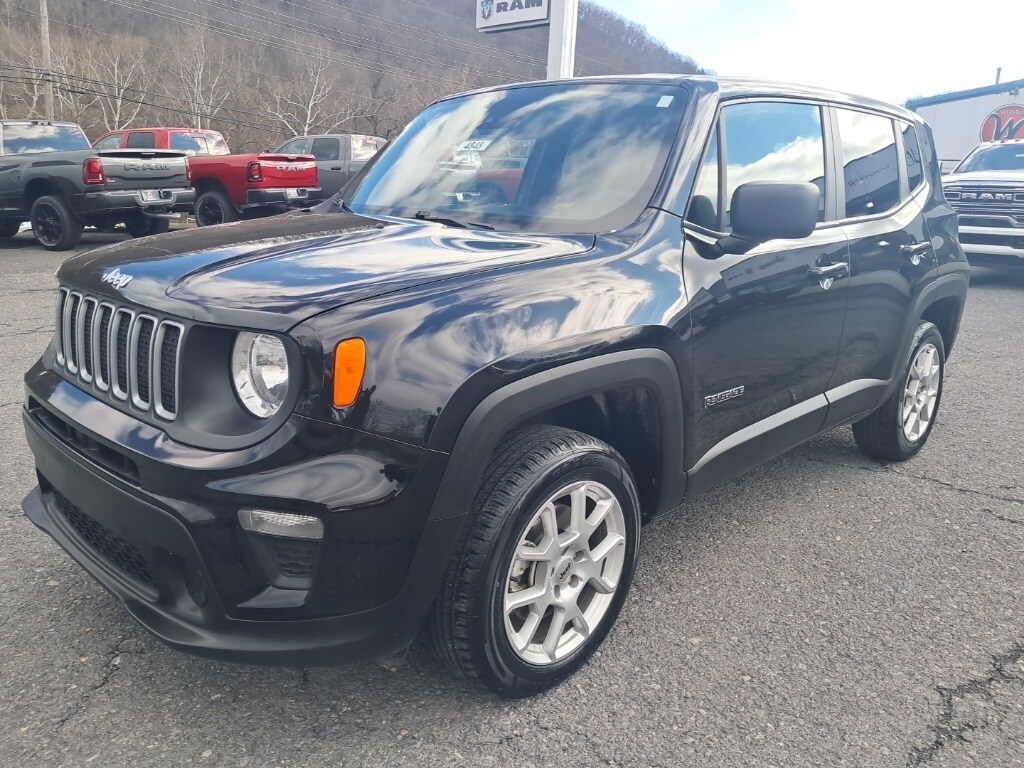 Used 2023 Jeep Renegade Latitude SUV