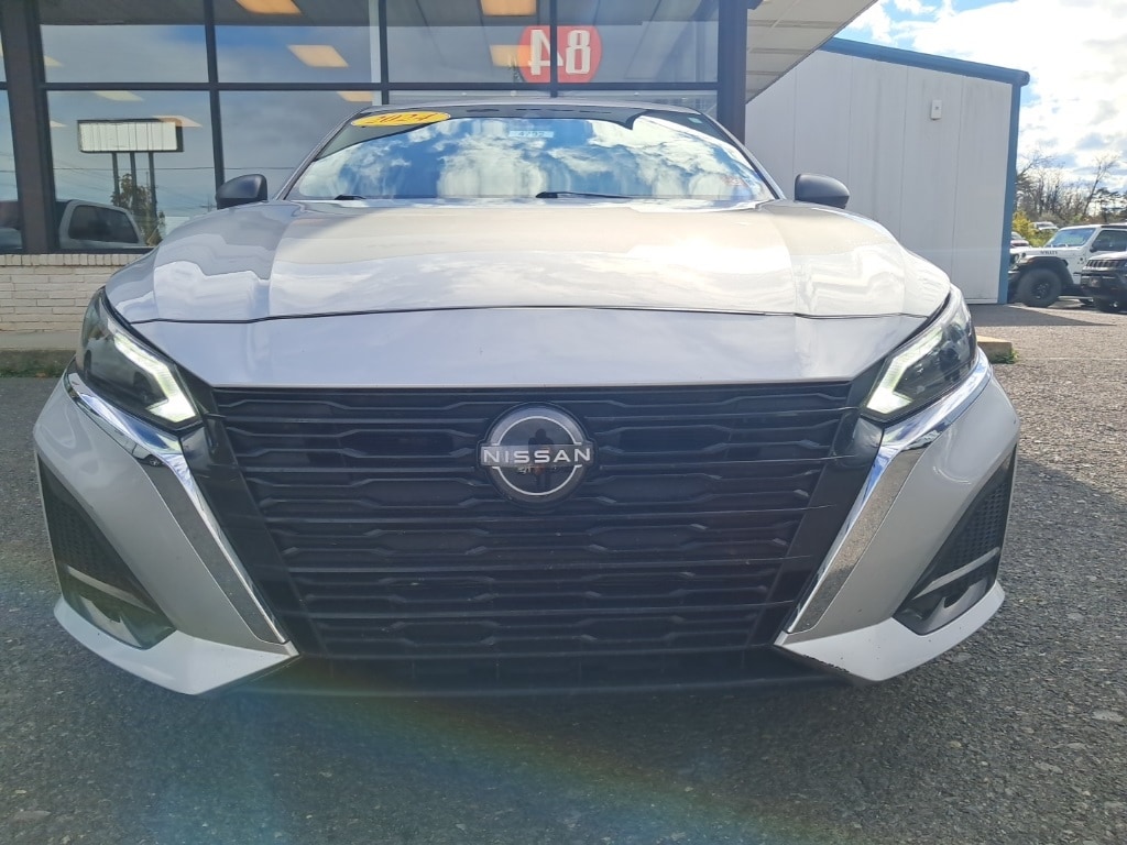 Used 2024 Nissan Altima 2.5 SV Sedan