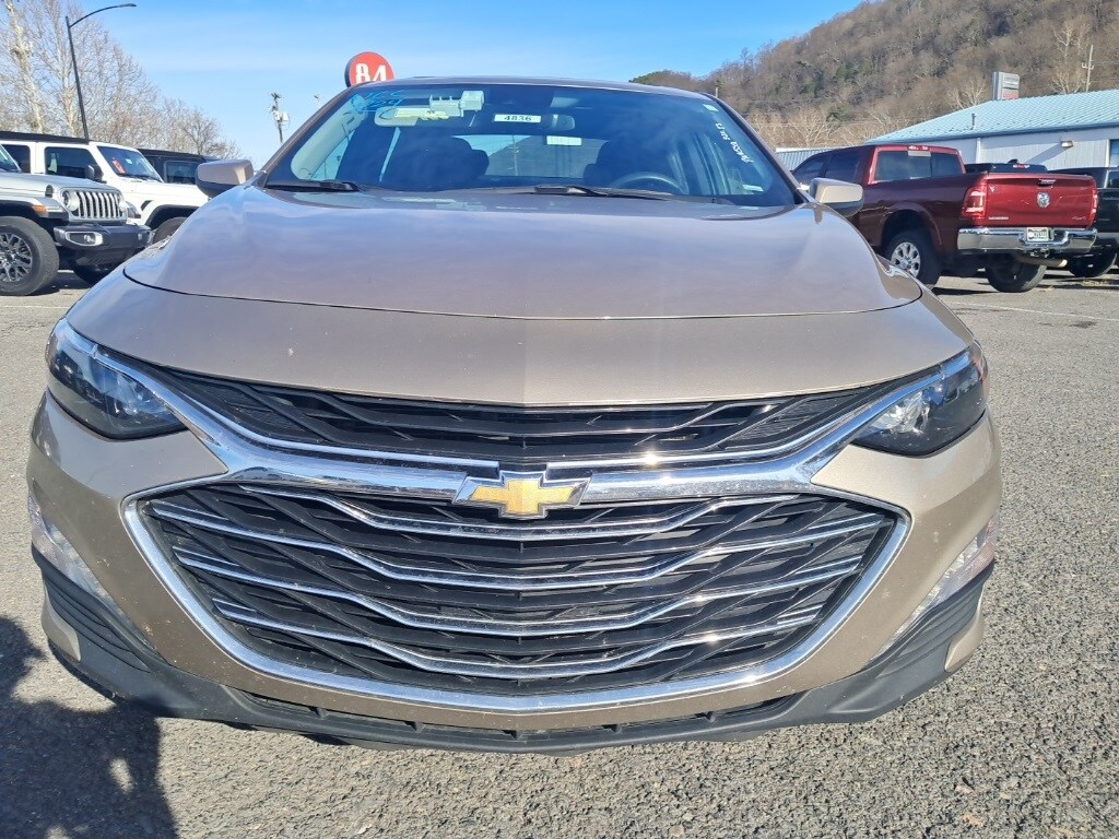 2023 Chevrolet Malibu 1LT photo 2