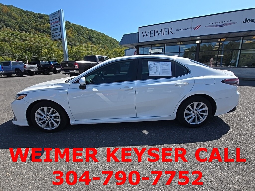 2023 Toyota Camry LE photo 4