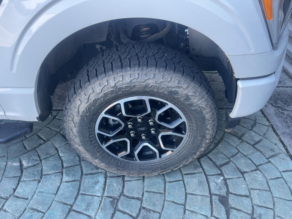 2021 Ford F-150 XLT photo 2