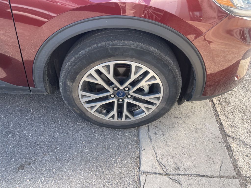 2021 Ford Escape SEL photo 2