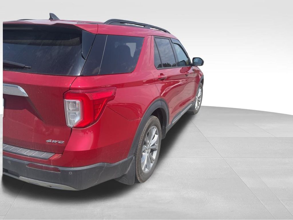 2021 Ford Explorer XLT photo 3