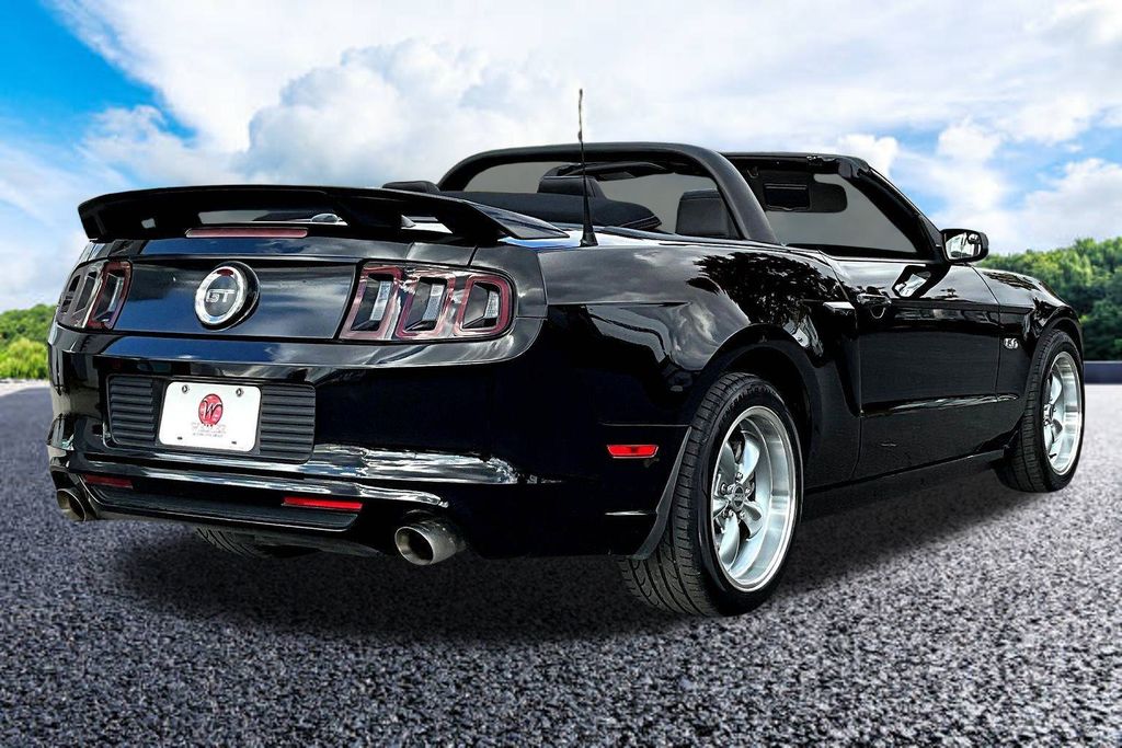 2013 Ford Mustang GT Premium photo 2