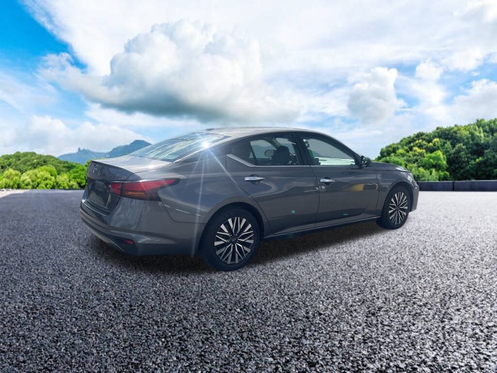 Used 2024 Nissan Altima 2.5 SV Sedan