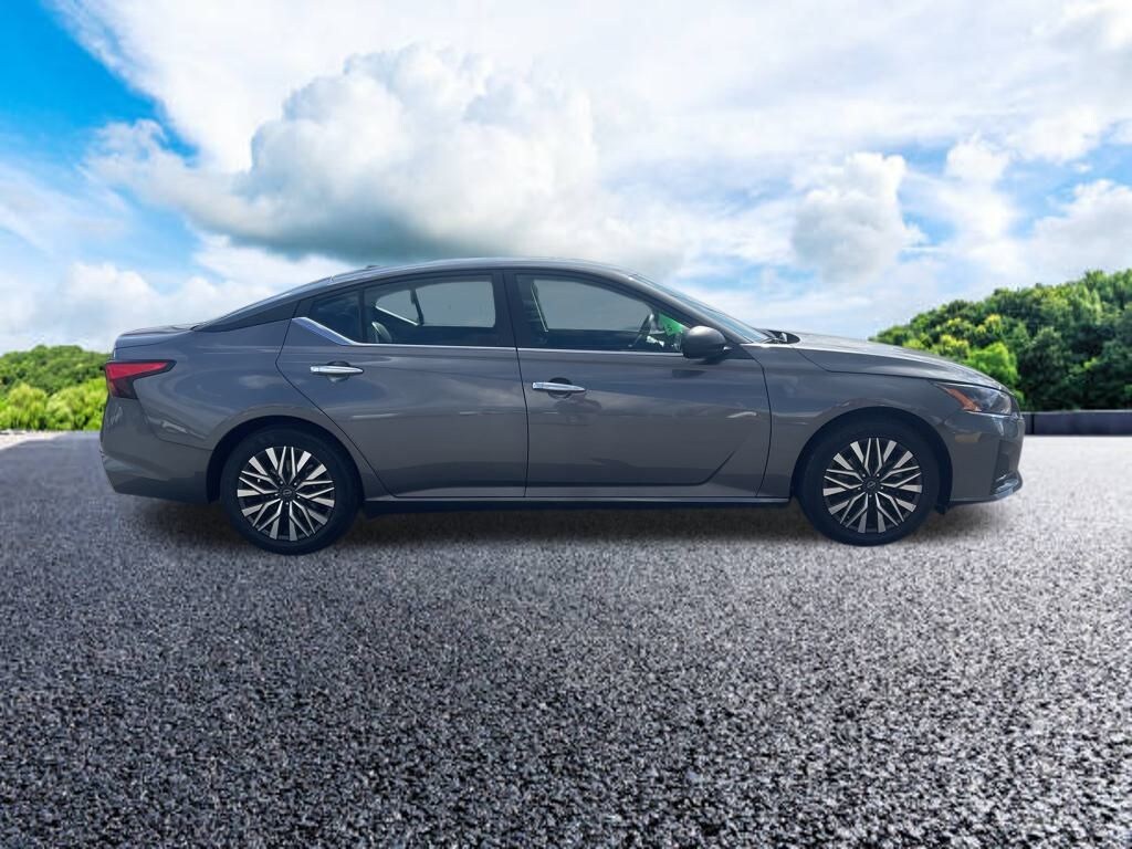 Used 2024 Nissan Altima 2.5 SV Sedan
