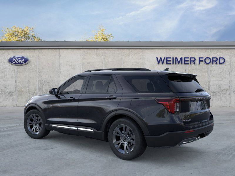 2025 Ford Explorer photo 3