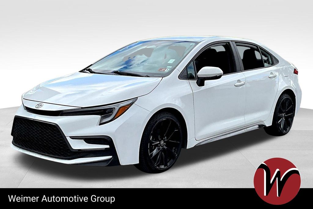 2024 Toyota Corolla SE's photo