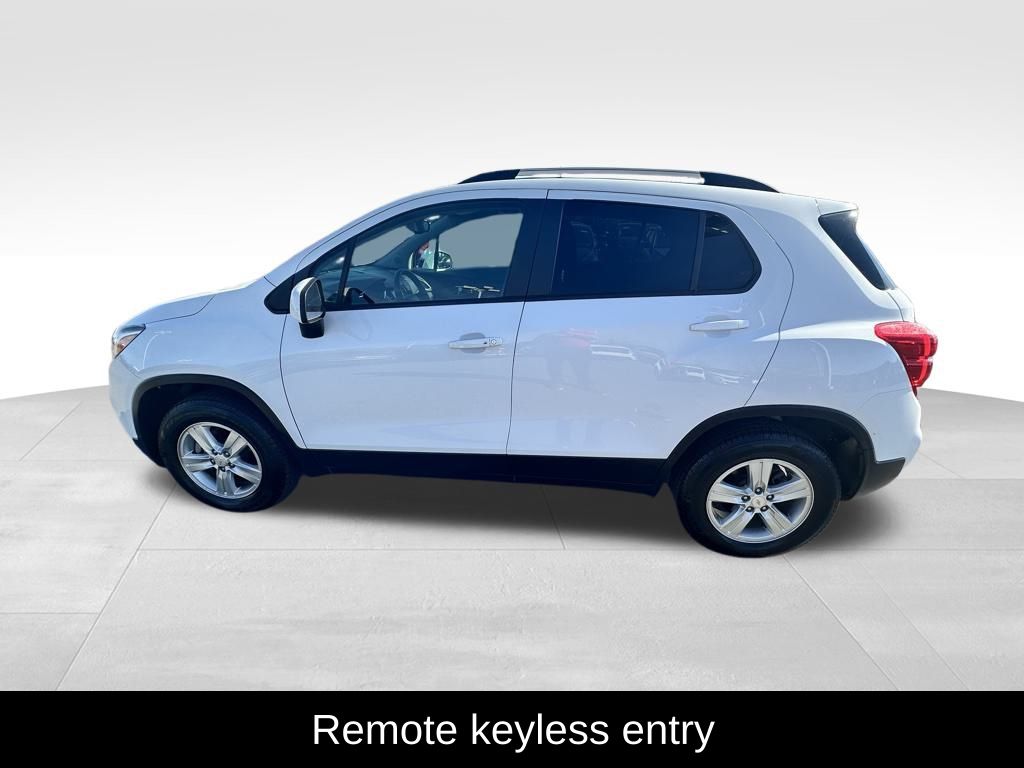 2022 Chevrolet Trax LT photo 2