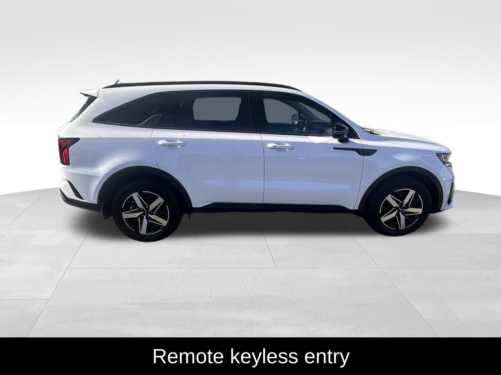 2023 Kia Sorento S photo 3