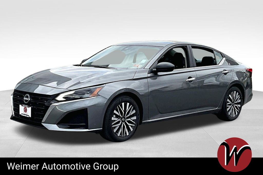 2024 Nissan Altima SV's photo