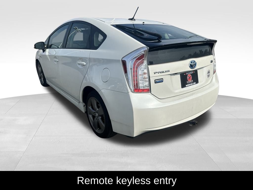 2015 Toyota Prius Four photo 2