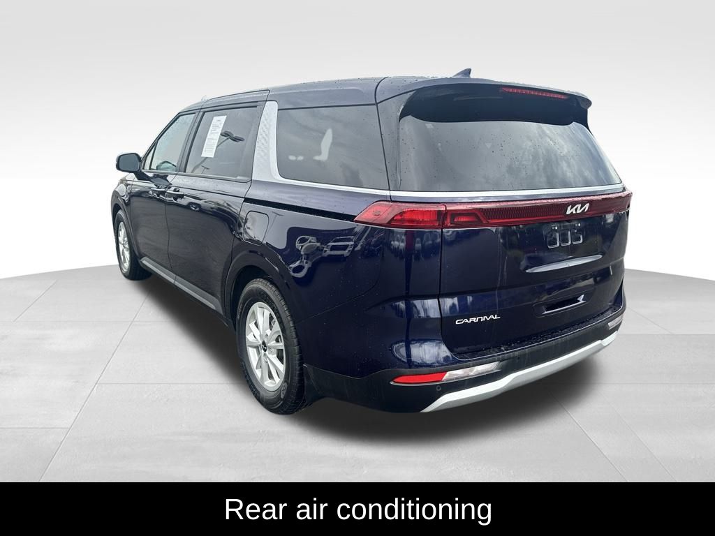 2024 Kia Carnival LX photo 2