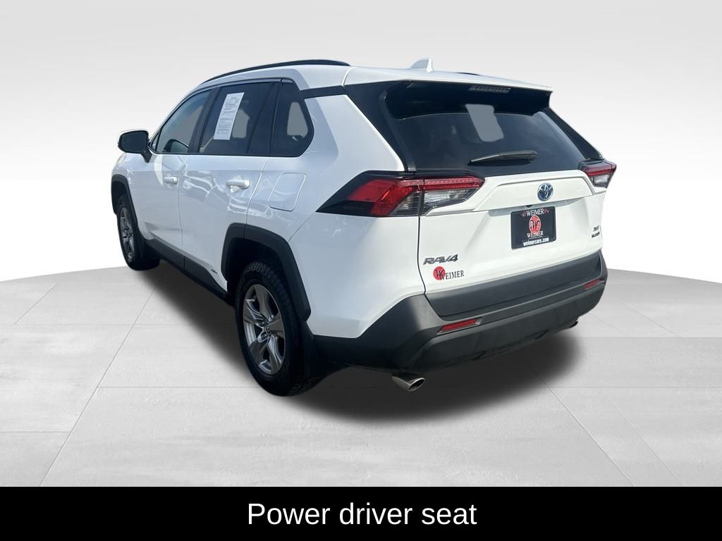 2022 Toyota RAV4 Hybrid XLE photo 3