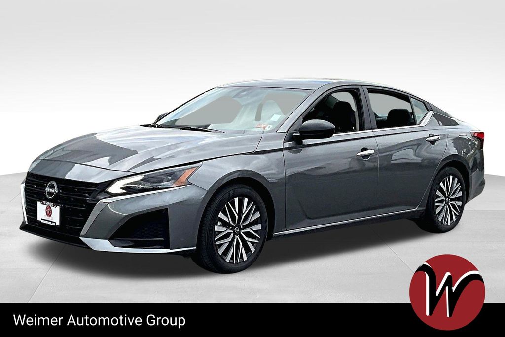 2024 Nissan Altima SV's photo